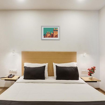 فندق أو واي أو 40701 تاونهاوس راجداني ريزدينسي Sururnagar المظهر الخارجي الصورة