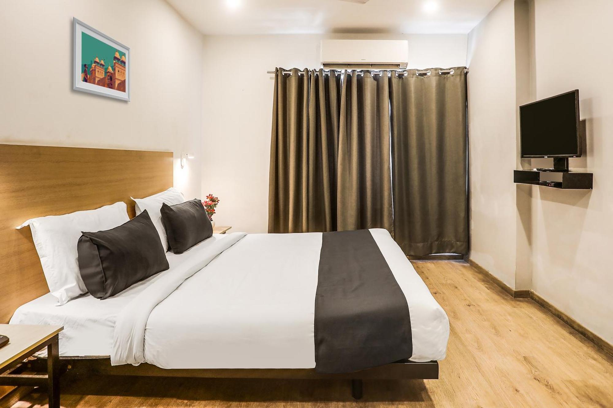 فندق أو واي أو 40701 تاونهاوس راجداني ريزدينسي Sururnagar المظهر الخارجي الصورة